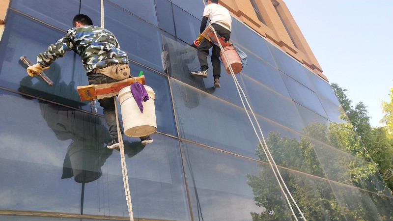 杭州青羊提供高空玻璃外墙清洗解决方案