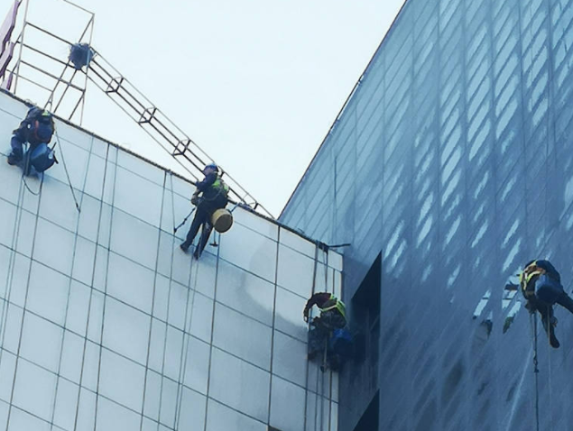 杭州锦江外墙蜘蛛人清洗 高空玻璃清洗公司电话
