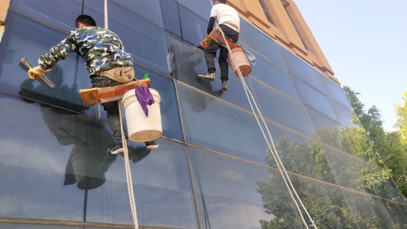 乐山专业保洁 承接外墙清洗 地板打蜡 甲醛检测 玻璃清洗