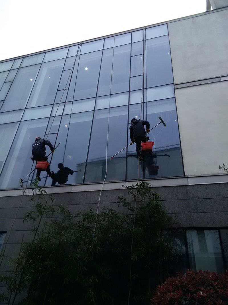 杭州锦江外墙蜘蛛人清洗 高空玻璃清洗公司电话